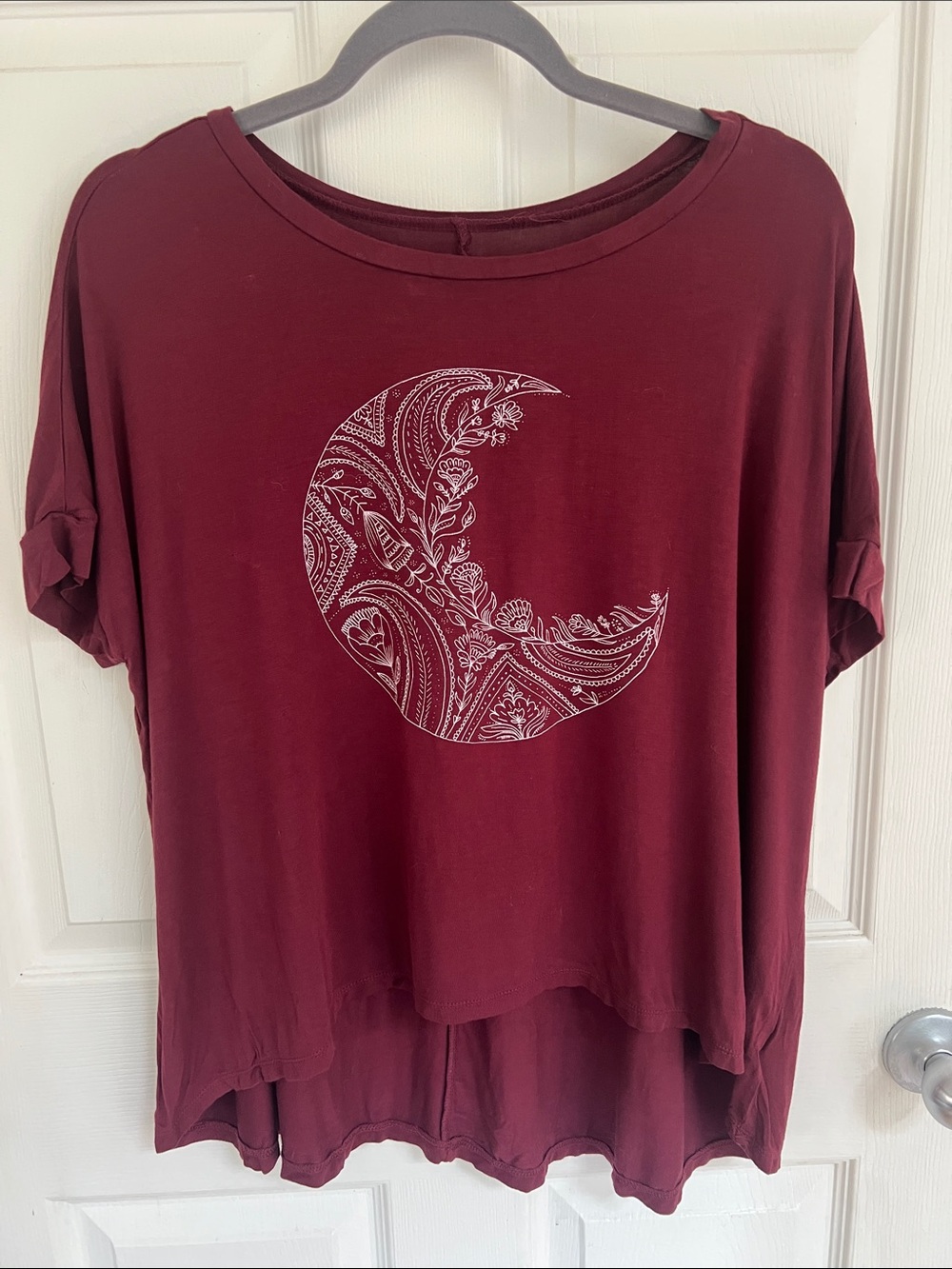 AMERICAN EAGLE WOMEN’S MAROON CRESCENT MOON GRAPHIC TOP~SZ S/P/CH